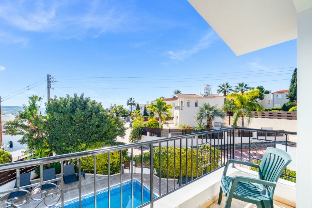 A balcony overlooking a swimming pool