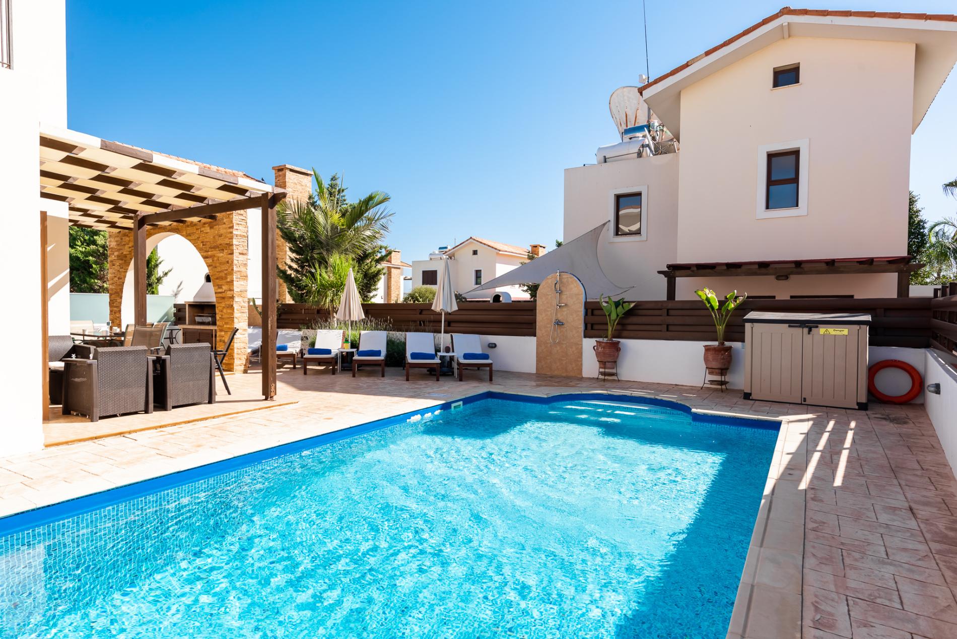 Villa Iris by Ezoria Villas