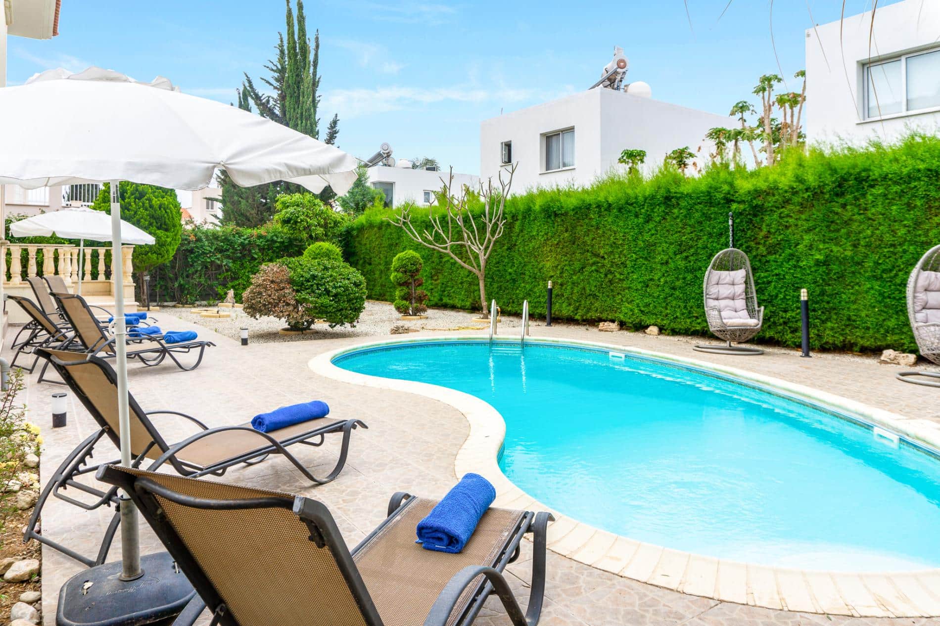 Villa Deja Blue by Ezoria Villas - image 2