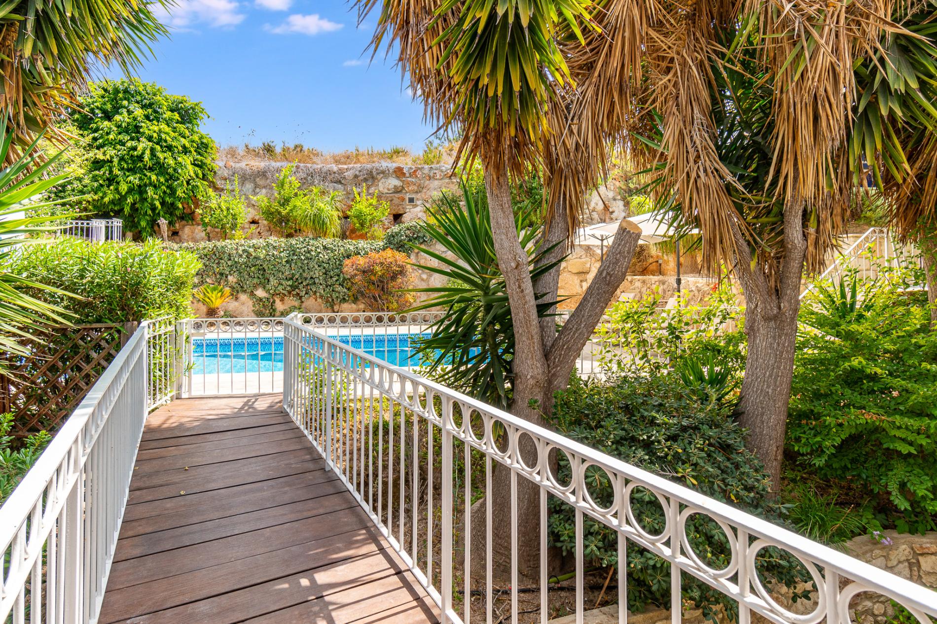 The Bridge Villa by Ezoria Villas - image 2