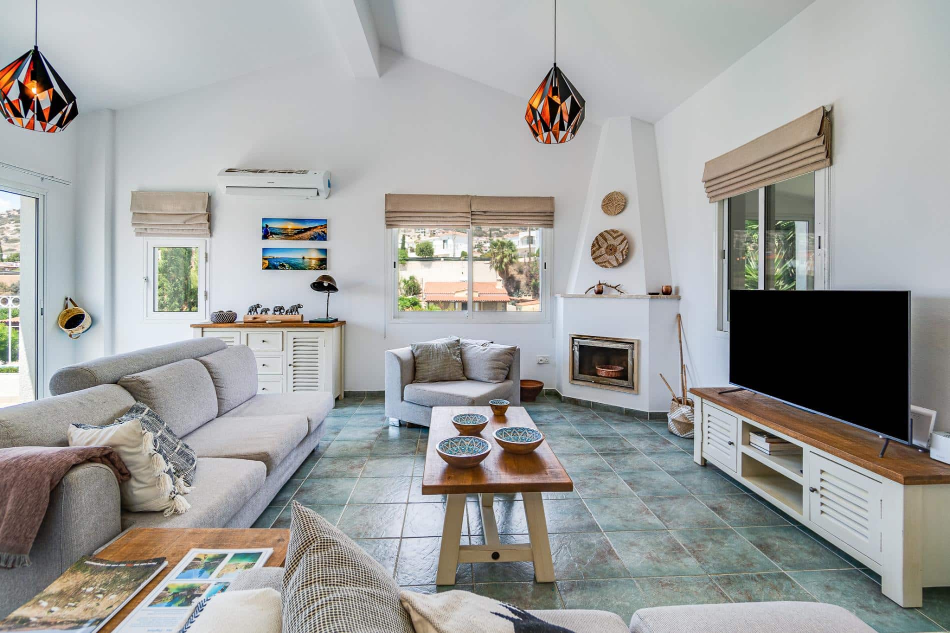 The Bridge Villa by Ezoria Villas - image 3