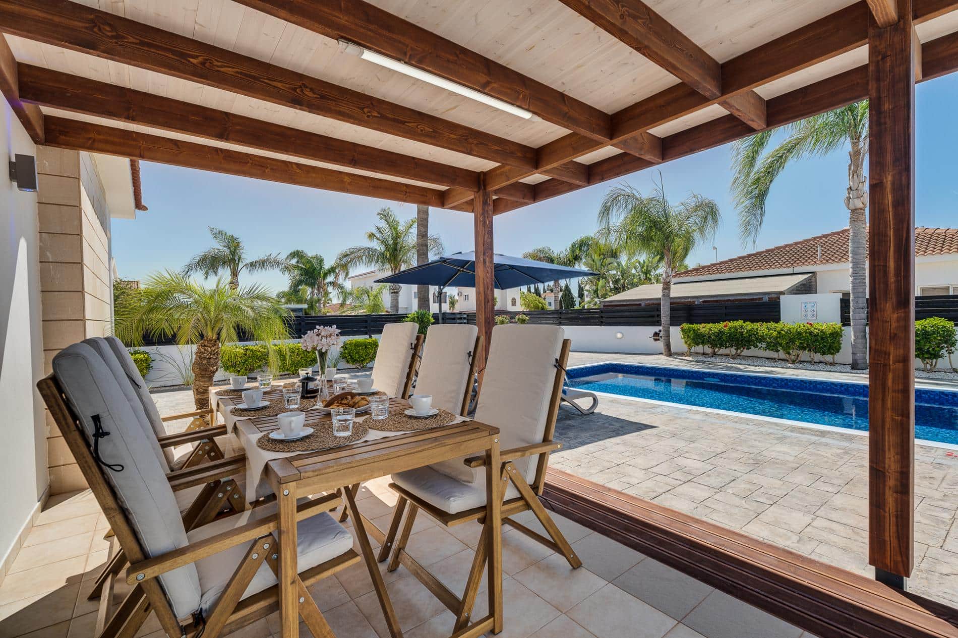 Casa Giovanni by Ezoria Villas