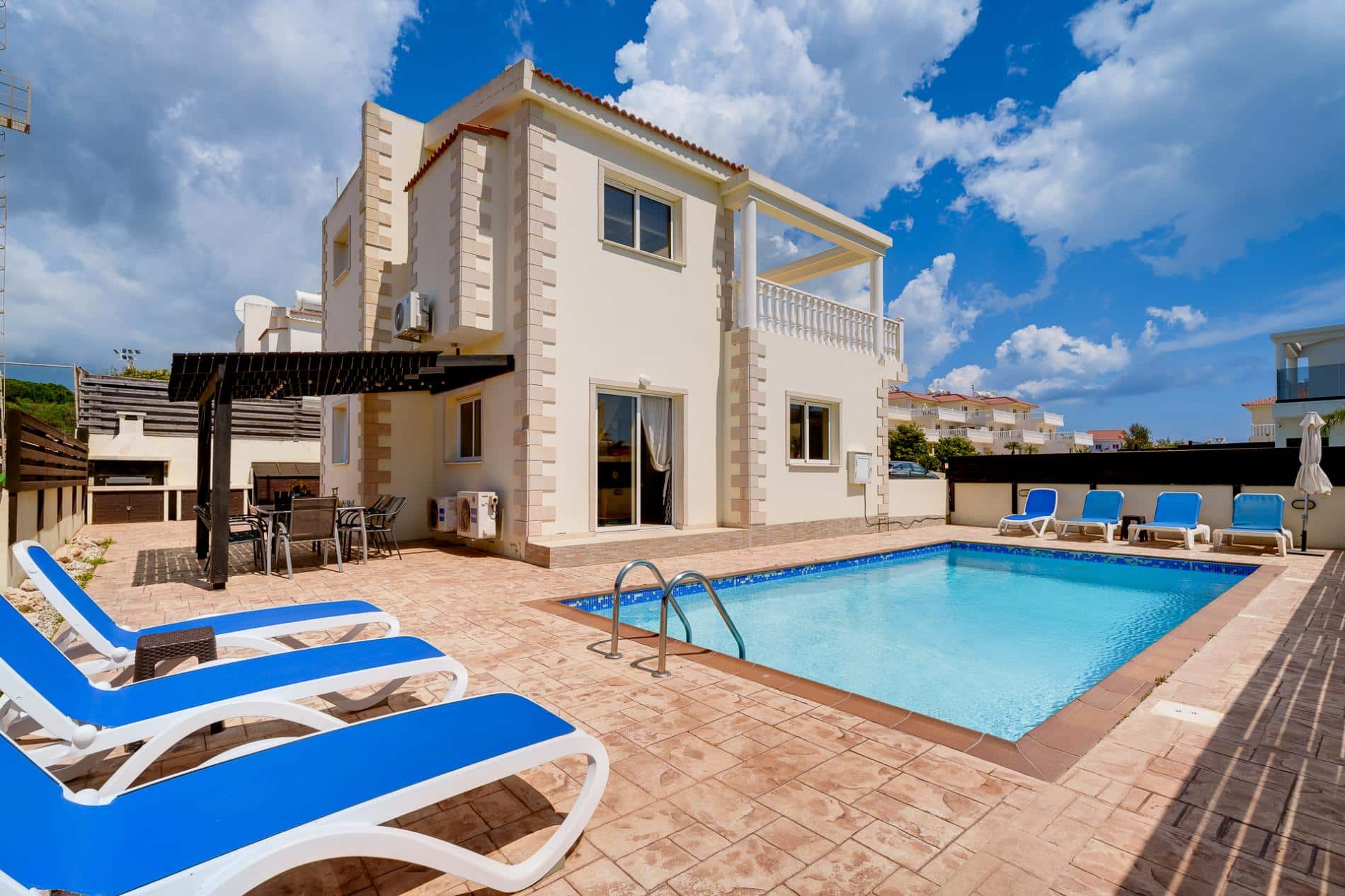 Villa Tia by Ezoria Villas