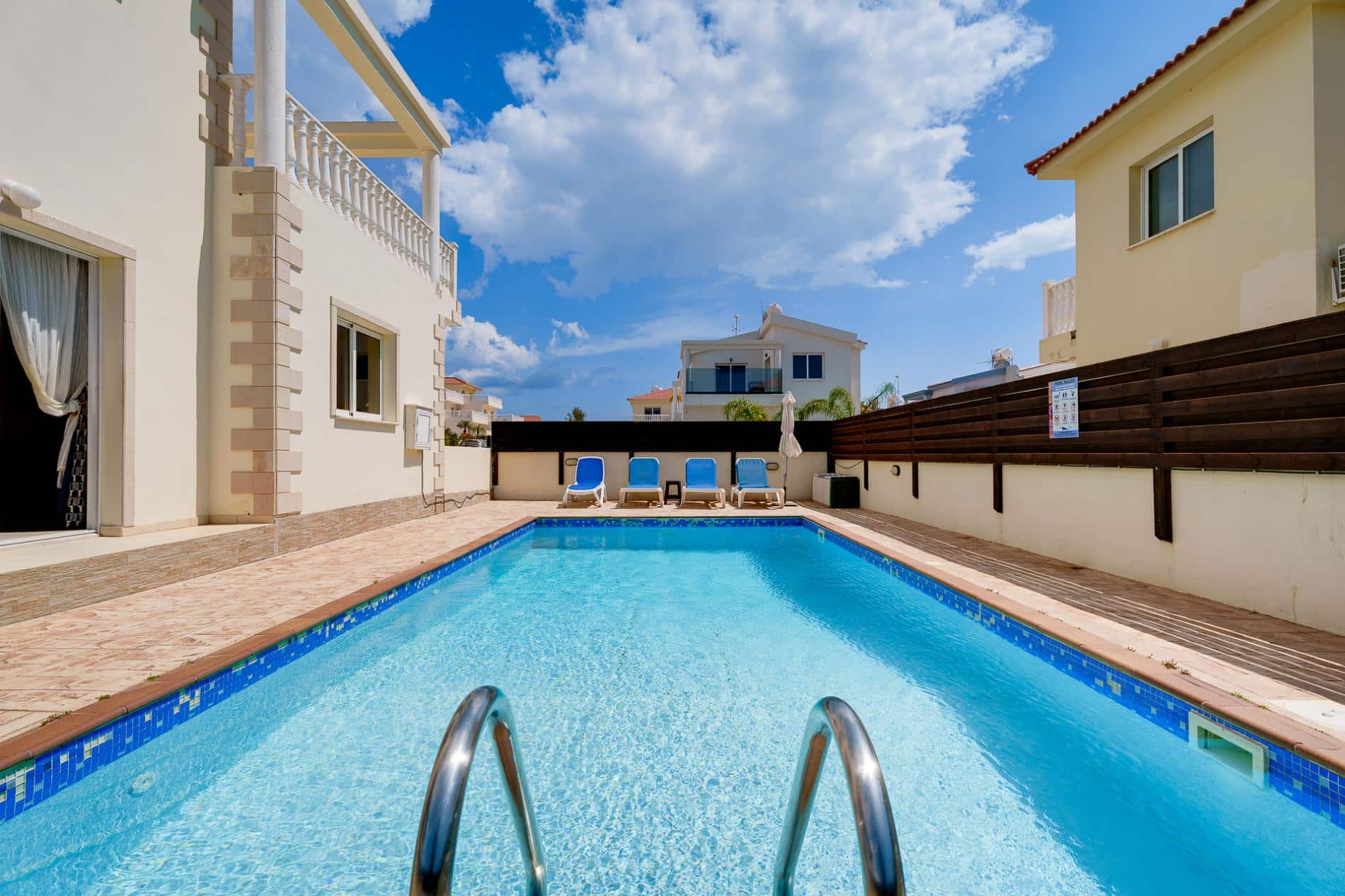 Villa Tia by Ezoria Villas